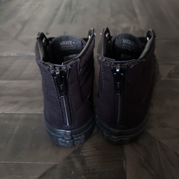 *SOLD* NWOT VANS - Picture 3 of 5